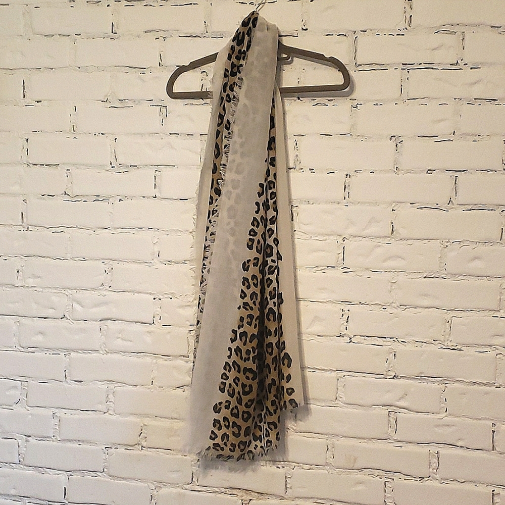 Leopard print and white long scarf with fringe